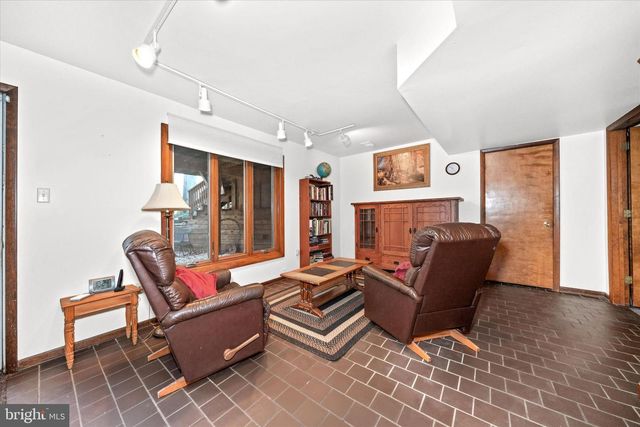 25 BRENTWOOD LN, Newark, DE 19711