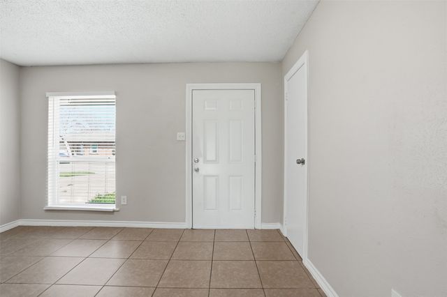 6944 Knob Hill Road, Forest Hill, TX 76140