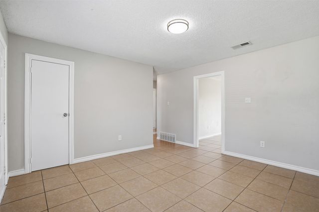 6944 Knob Hill Road, Forest Hill, TX 76140