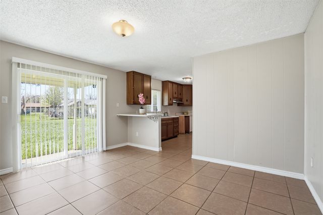 6944 Knob Hill Road, Forest Hill, TX 76140