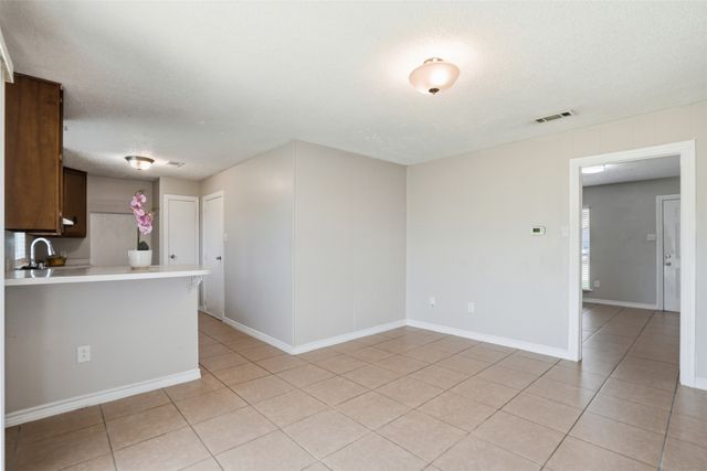 6944 Knob Hill Road, Forest Hill, TX 76140