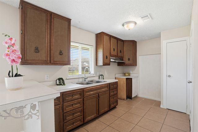 6944 Knob Hill Road, Forest Hill, TX 76140