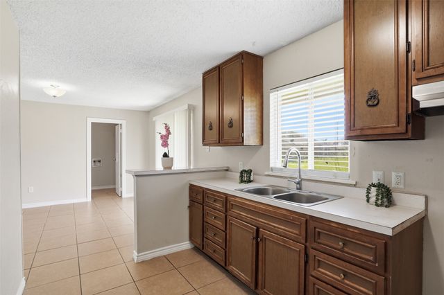 6944 Knob Hill Road, Forest Hill, TX 76140