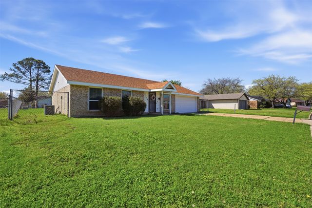 6944 Knob Hill Road, Forest Hill, TX 76140