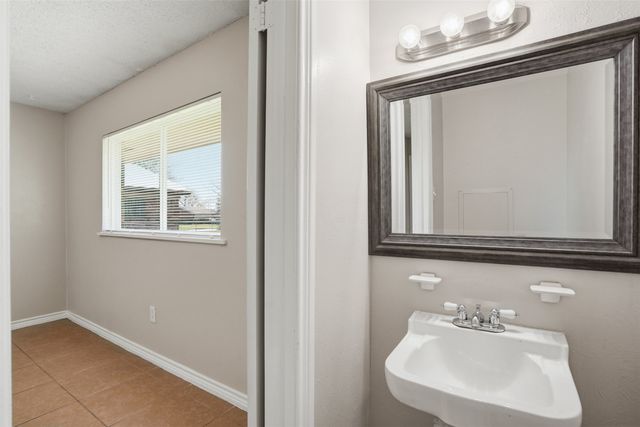 6944 Knob Hill Road, Forest Hill, TX 76140