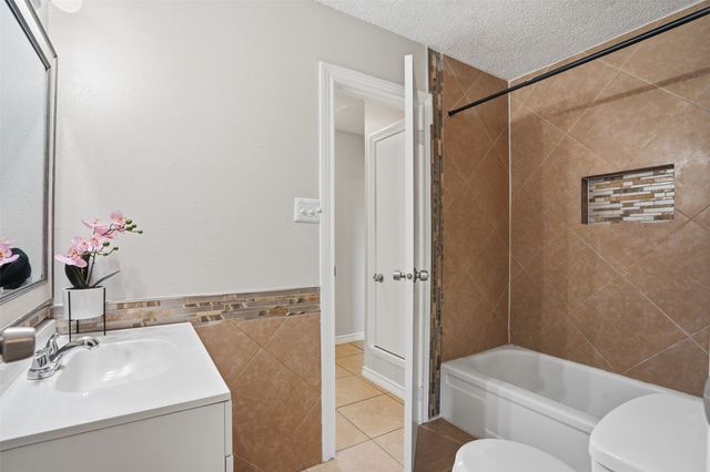 6944 Knob Hill Road, Forest Hill, TX 76140