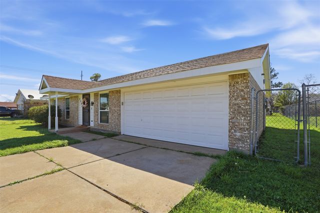 6944 Knob Hill Road, Forest Hill, TX 76140