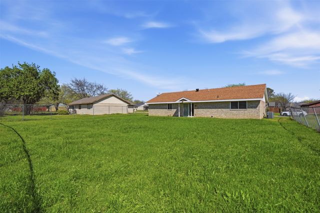6944 Knob Hill Road, Forest Hill, TX 76140