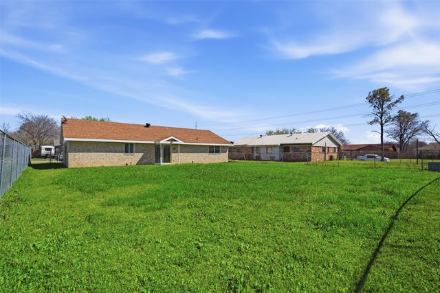 6944 Knob Hill Road, Forest Hill, TX 76140