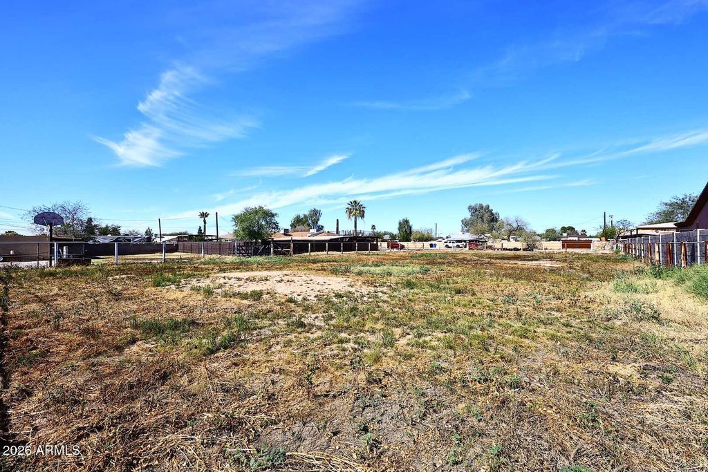 Image 10 of property listing at 3025 E Hartford Avenue B, Phoenix, AZ 85032