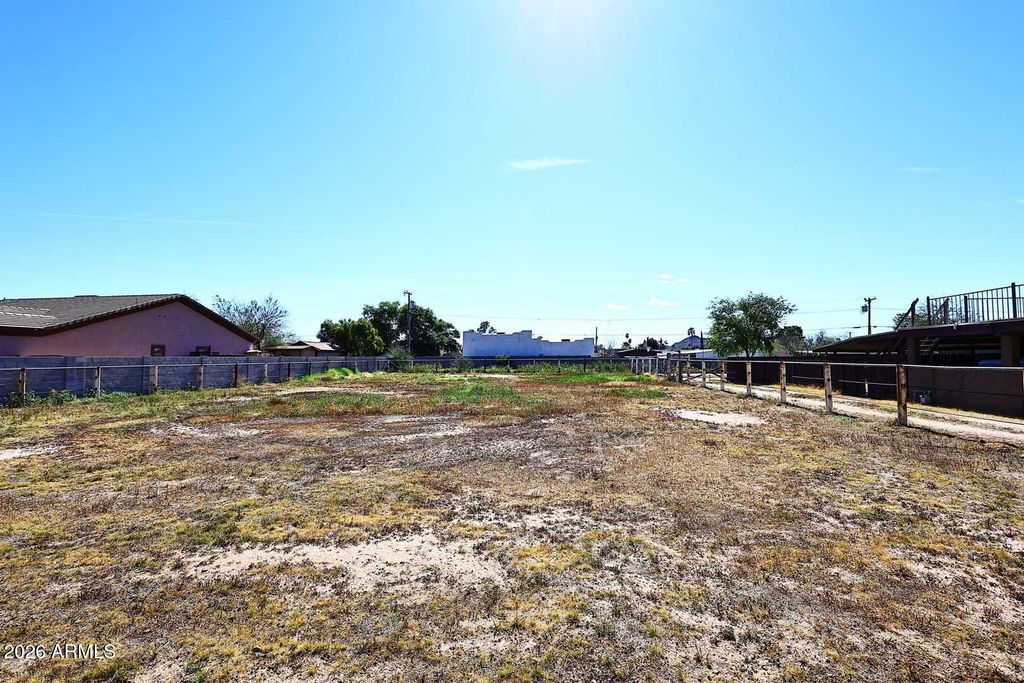 Image 4 of property listing at 3025 E Hartford Avenue B, Phoenix, AZ 85032