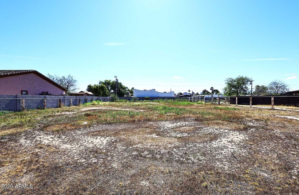 Image 5 of property listing at 3025 E Hartford Avenue B, Phoenix, AZ 85032