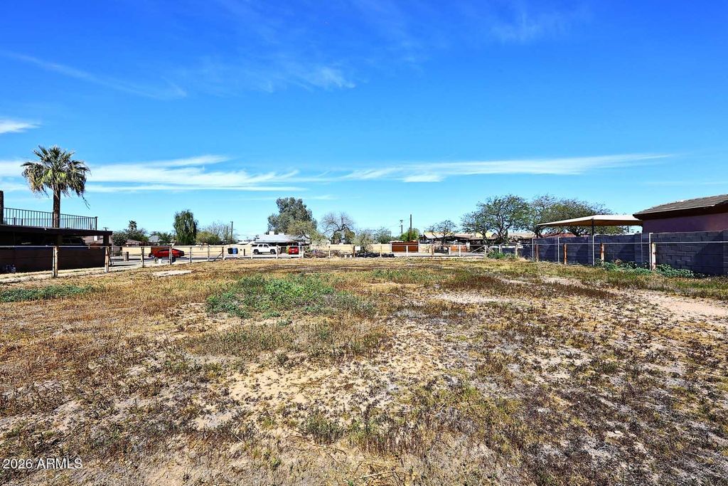 Image 6 of property listing at 3025 E Hartford Avenue B, Phoenix, AZ 85032