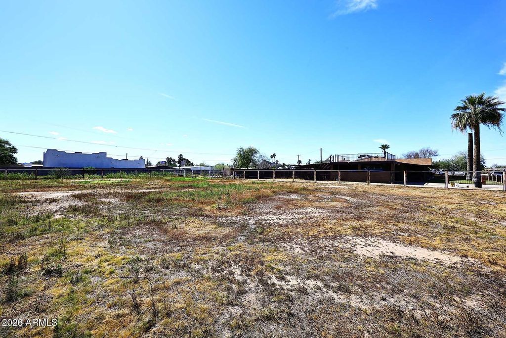 Image 7 of property listing at 3025 E Hartford Avenue B, Phoenix, AZ 85032