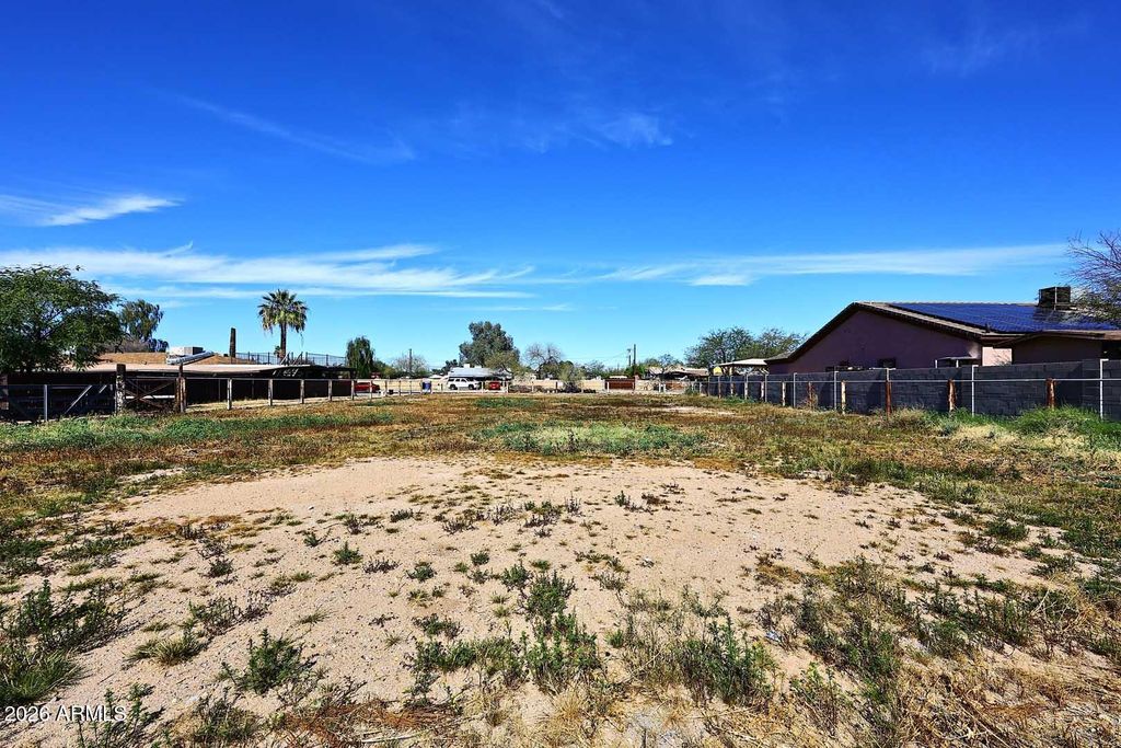 Image 9 of property listing at 3025 E Hartford Avenue B, Phoenix, AZ 85032