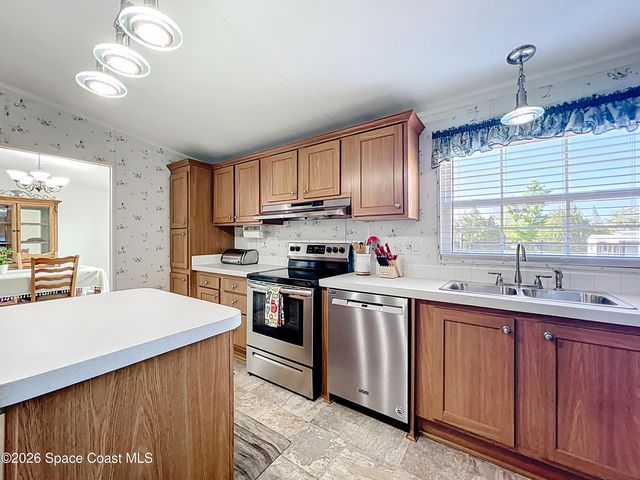 9040 Mercury Drive, St. Cloud, FL 34773