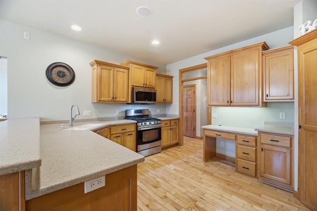 3020 E FALLCREEK LANE, Appleton, WI 54913