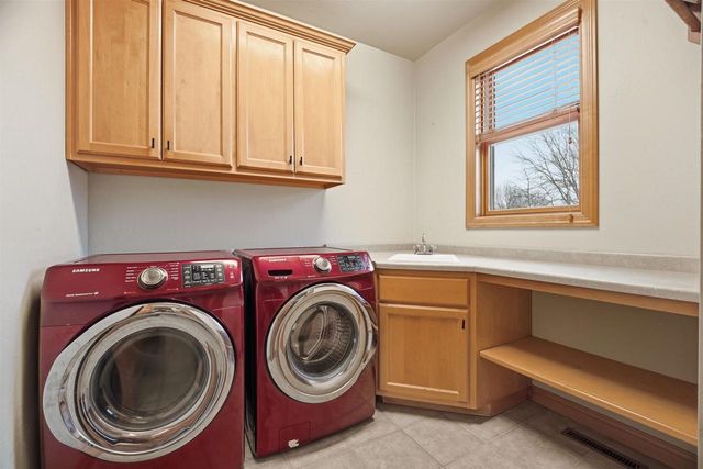 3020 E FALLCREEK LANE, Appleton, WI 54913