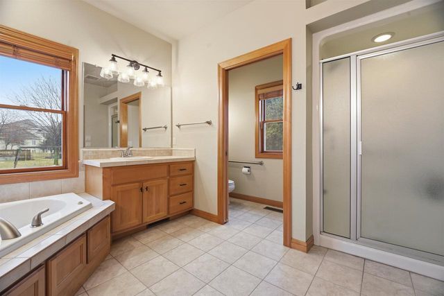 3020 E FALLCREEK LANE, Appleton, WI 54913