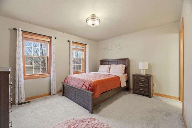 3020 E FALLCREEK LANE, Appleton, WI 54913