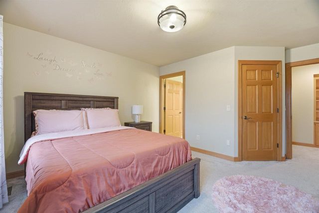 3020 E FALLCREEK LANE, Appleton, WI 54913