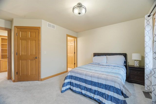 3020 E FALLCREEK LANE, Appleton, WI 54913