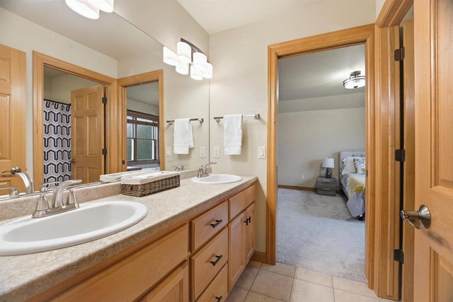 3020 E FALLCREEK LANE, Appleton, WI 54913