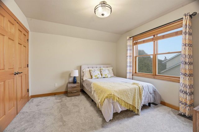 3020 E FALLCREEK LANE, Appleton, WI 54913