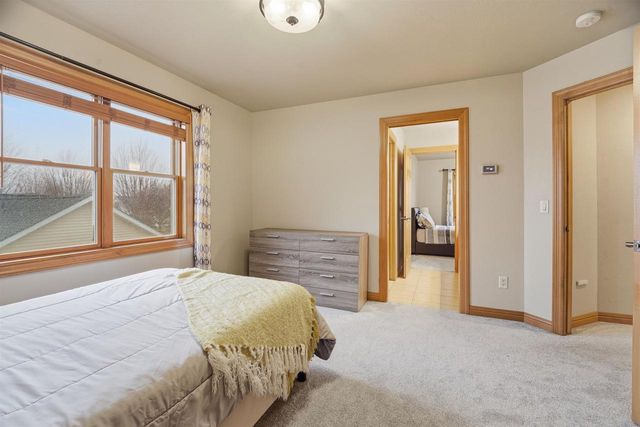 3020 E FALLCREEK LANE, Appleton, WI 54913