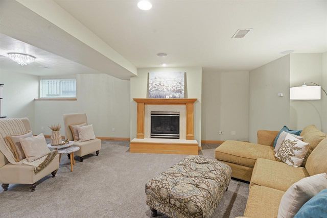 3020 E FALLCREEK LANE, Appleton, WI 54913