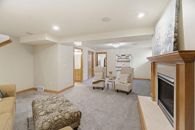 3020 E FALLCREEK LANE, Appleton, WI 54913