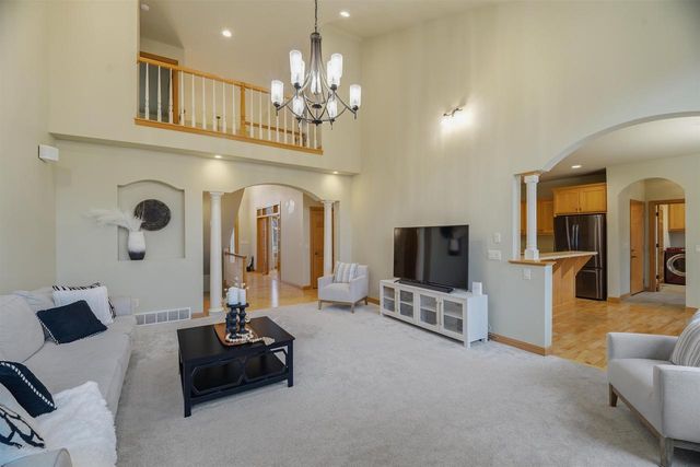 3020 E FALLCREEK LANE, Appleton, WI 54913