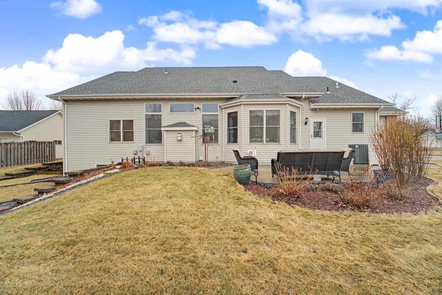 3020 E FALLCREEK LANE, Appleton, WI 54913