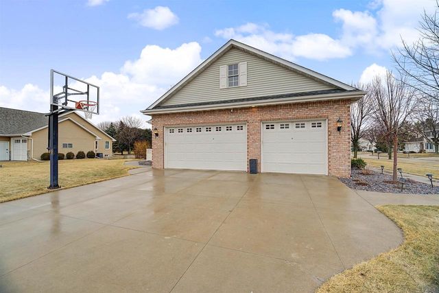 3020 E FALLCREEK LANE, Appleton, WI 54913