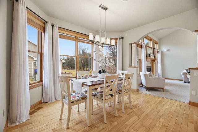 3020 E FALLCREEK LANE, Appleton, WI 54913