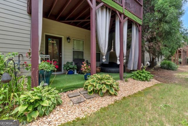 2153 W Village Lane SE, Smyrna, GA 30080