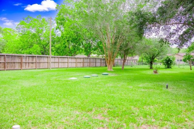 3240 County Road 155, Alvin, TX 77511