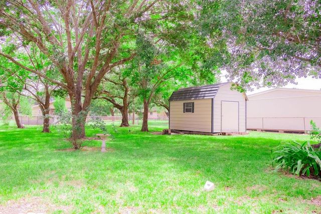 3240 County Road 155, Alvin, TX 77511