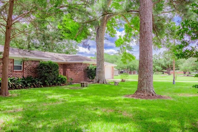 3240 County Road 155, Alvin, TX 77511