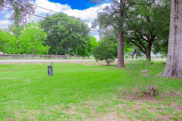 3240 County Road 155, Alvin, TX 77511