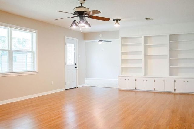 3240 County Road 155, Alvin, TX 77511