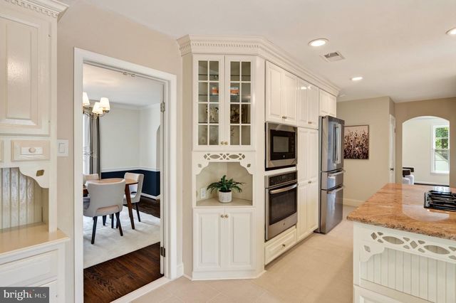 4 DENFORD DR, Newtown Square, PA 19073