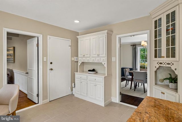 4 DENFORD DR, Newtown Square, PA 19073