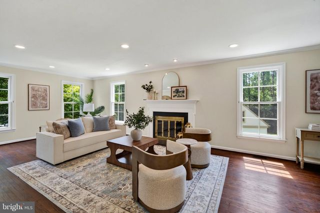 4 DENFORD DR, Newtown Square, PA 19073