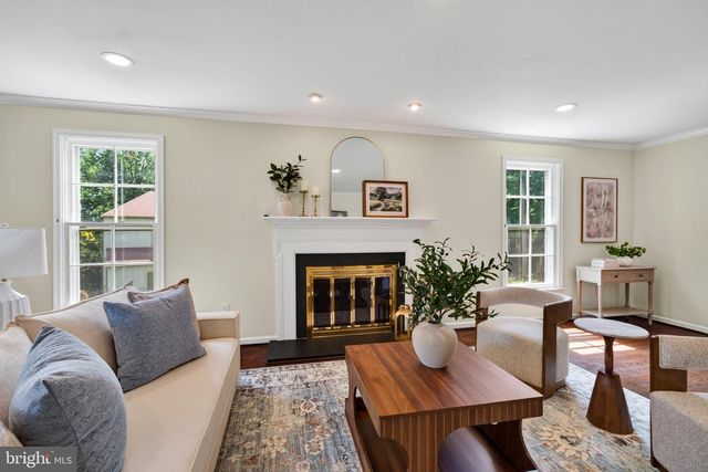 4 DENFORD DR, Newtown Square, PA 19073