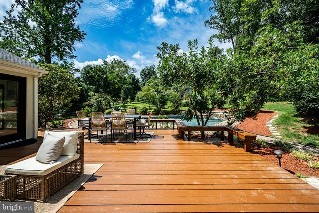 4 DENFORD DR, Newtown Square, PA 19073