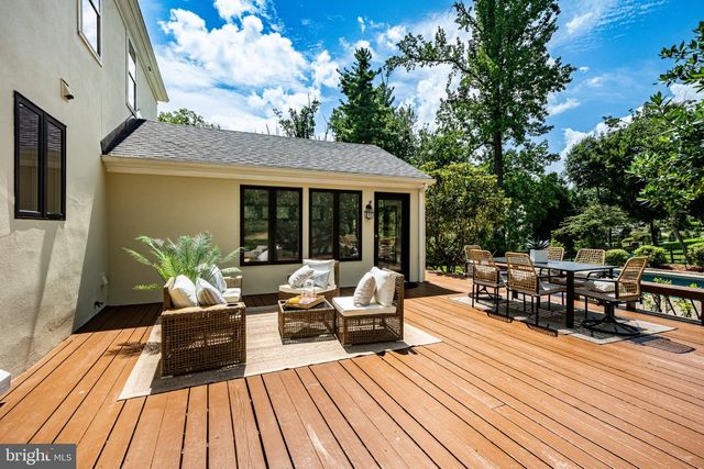4 DENFORD DR, Newtown Square, PA 19073