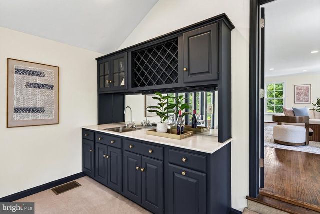 4 DENFORD DR, Newtown Square, PA 19073