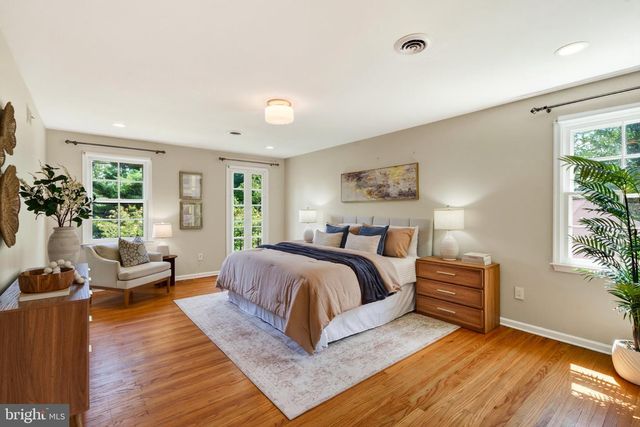 4 DENFORD DR, Newtown Square, PA 19073