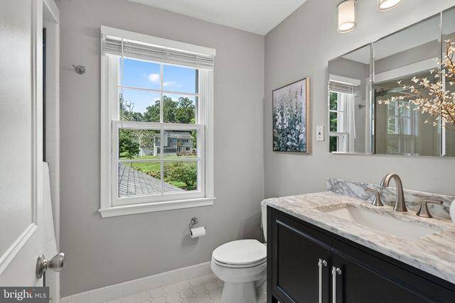4 DENFORD DR, Newtown Square, PA 19073